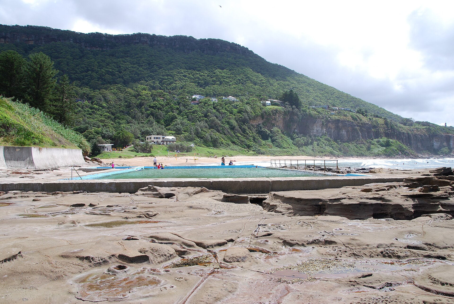 Coalcliff rock pool looking toward the surf club